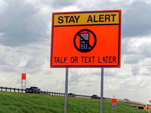 A sign on the side of a road

AI-generated content may be incorrect.